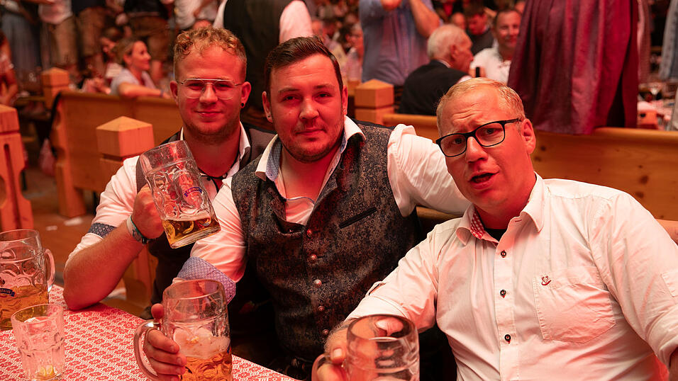 Die Partybilder vom Samstag, 9. August, aus dem Festzelt Reisinger. Die Partybilder vom Samstag, 9. August, aus dem Festzelt Reisinger.