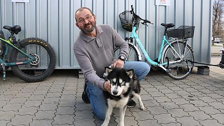 Mario Schmidleitner und seine H&uuml;ndin Luna wohnen derzeit in einer Einzimmerwohnung in Landshut - auf Dauer sei diese jedoch zu klein.