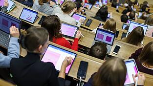 EY-Umfrage: Jobsicherheit bei Studierenden besonders wichtig. (Symbolbild) EY-Umfrage: Jobsicherheit bei Studierenden besonders wichtig. (Symbolbild)