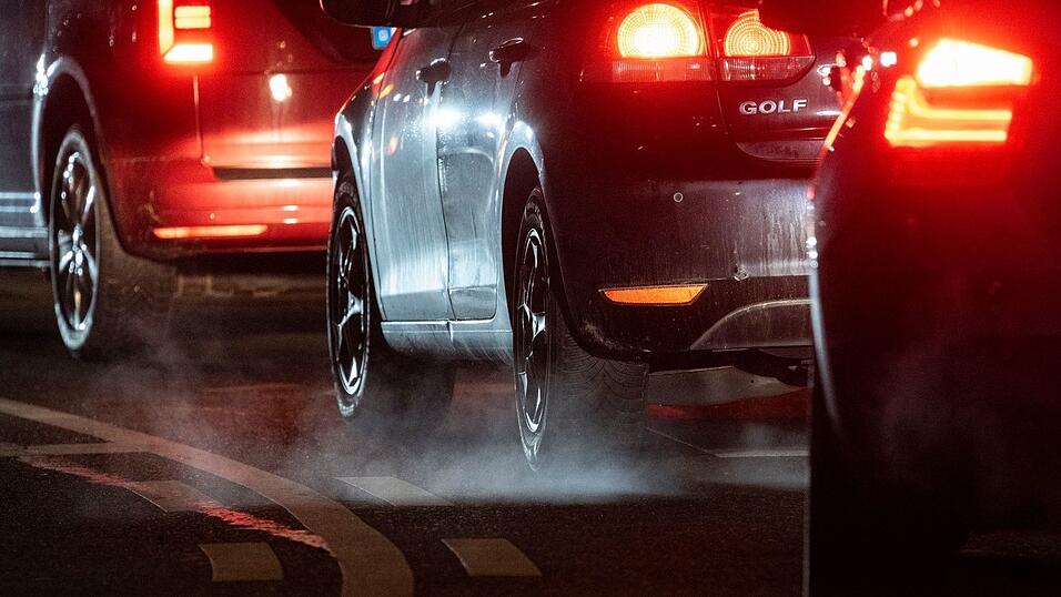 Fossile Kraftstoffe dominieren weiterhin den Energieverbrauch des Verkehrssektors. (Symbolbild) Fossile Kraftstoffe dominieren weiterhin den Energieverbrauch des Verkehrssektors. (Symbolbild)