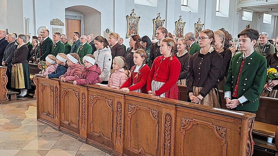 Mit einem feierlichem Gottesdienst wird das Vereinsjubil&auml;um er&ouml;ffnet.