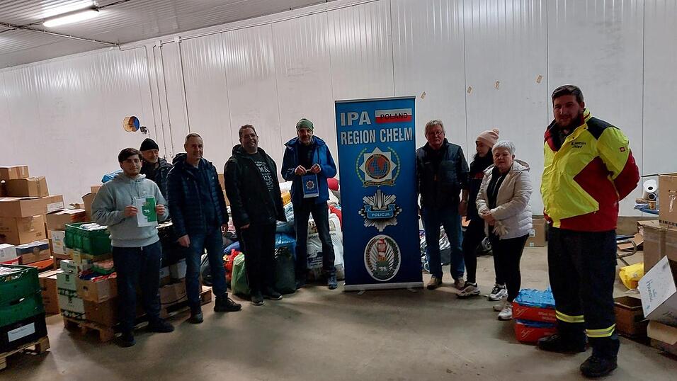 Die Waldmünchner Helfer lieferten ihre Spenden ab. Die Waldmünchner Helfer lieferten ihre Spenden ab.