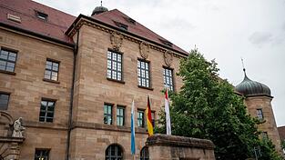 Der Prozess gegen Demonstranten, die auf den Hof des bayerischen Bauernpr&auml;sidenten eingedrungen sein sollen, ist in N&uuml;rnberg gestartet.