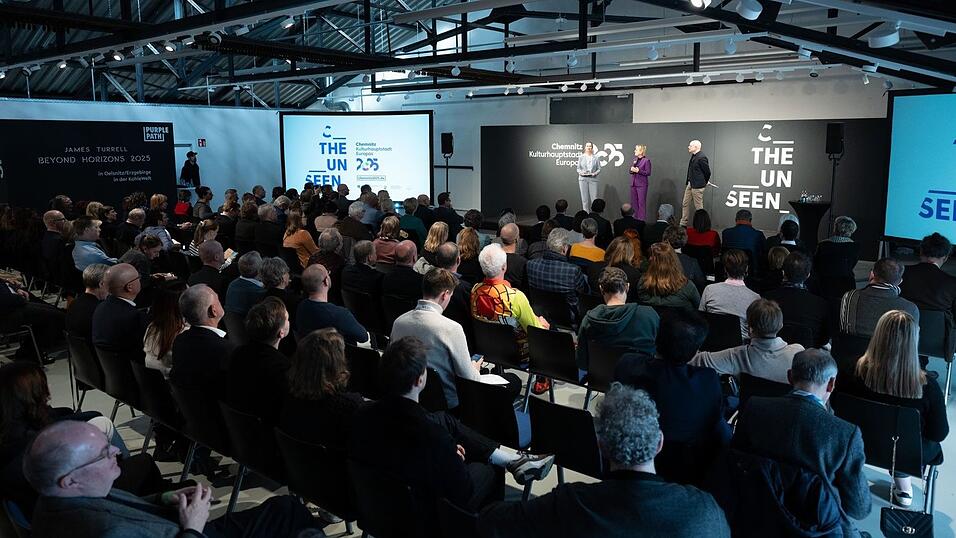 Zahlreiche G&auml;ste sind zur Abschluss-Bilanz des Kulturhauptstadtjahres nach Oelsnitz/Erzgebirge gekommen. Dort wurde zugleich eine neue Lichtinstallation des US-Amerikaners James Turrell offiziell vorgestellt.