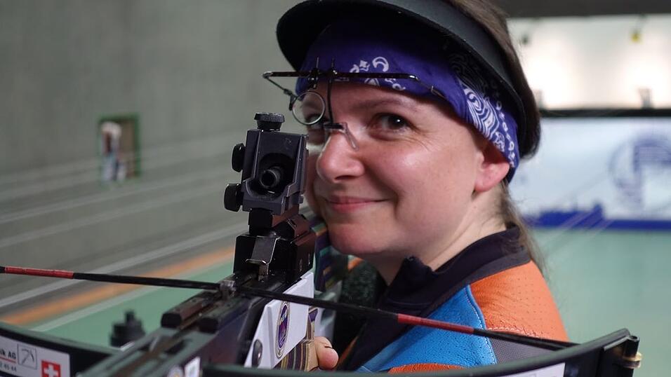 Rekordschützin Sandra Reimann im Anschlag beim Armbrustschießen.
