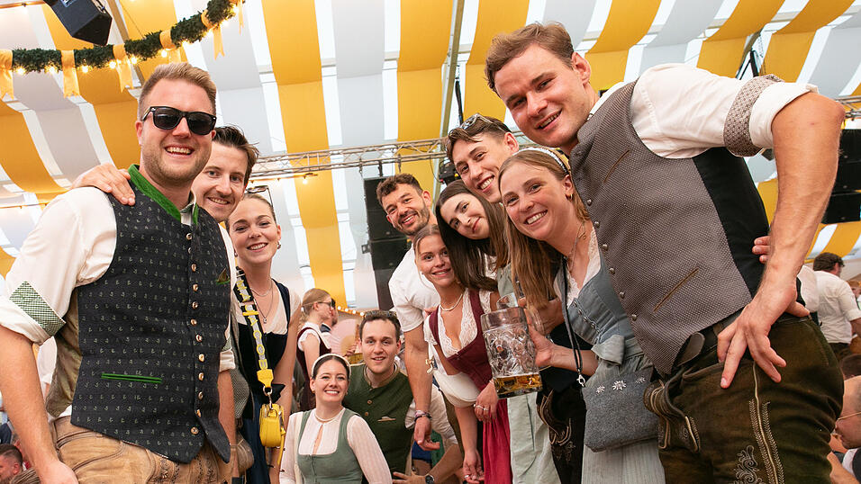 Die Partybilder vom Freitag, 15. August, aus dem Festzelt Nothaft. Die Partybilder vom Freitag, 15. August, aus dem Festzelt Nothaft.