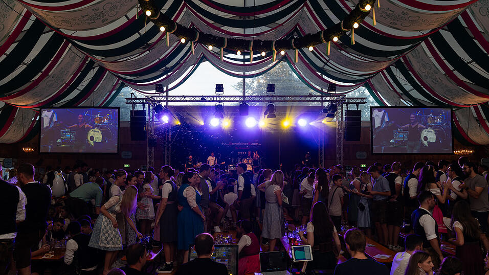 Die Partybilder vom Sonntag, 11. August 2024, aus dem Festzelt Weckmann. Die Partybilder vom Sonntag, 11. August 2024, aus dem Festzelt Weckmann.
