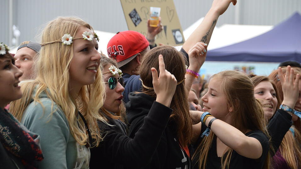 Das war am zweiten Tag des Pfings-Open-Airs in Salching auf dem Festivalgelände los. (Fotos: Florian Wende) Das war am zweiten Tag des Pfings-Open-Airs in Salching auf dem Festivalgelände los. (Fotos: Florian Wende)