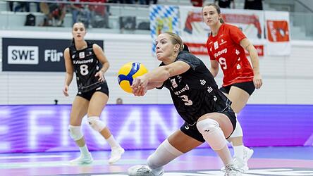 Die Roten Raben um Luisa Keller (am Ball), Alice Clemente (links) und Sarah Stiriz (rechts) werden am Dienstag alle Hände voll zu tun haben. Die Roten Raben um Luisa Keller (am Ball), Alice Clemente (links) und Sarah Stiriz (rechts) werden am Dienstag alle Hände voll zu tun haben.