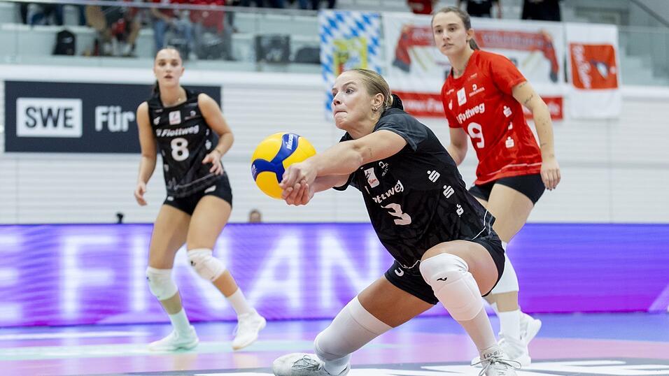 Die Roten Raben um Luisa Keller (am Ball), Alice Clemente (links) und Sarah Stiriz (rechts) werden am Dienstag alle Hände voll zu tun haben. Die Roten Raben um Luisa Keller (am Ball), Alice Clemente (links) und Sarah Stiriz (rechts) werden am Dienstag alle Hände voll zu tun haben.