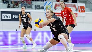 Die Roten Raben um Luisa Keller (am Ball), Alice Clemente (links) und Sarah Stiriz (rechts) werden am Dienstag alle Hände voll zu tun haben. Die Roten Raben um Luisa Keller (am Ball), Alice Clemente (links) und Sarah Stiriz (rechts) werden am Dienstag alle Hände voll zu tun haben.