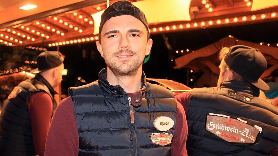 Der idyllische Christkindlmarkt in der Freyung in Landshut zählt zu den schönsten Christkindlmärkten Bayerns. Bei eisigen Temperaturen ist dort insbesondere die Glühwein-Alm natürlich heiß begehrt. Der idyllische Christkindlmarkt in der Freyung in Landshut zählt zu den schönsten Christkindlmärkten Bayerns. Bei eisigen Temperaturen ist dort insbesondere die Glühwein-Alm natürlich heiß begehrt.