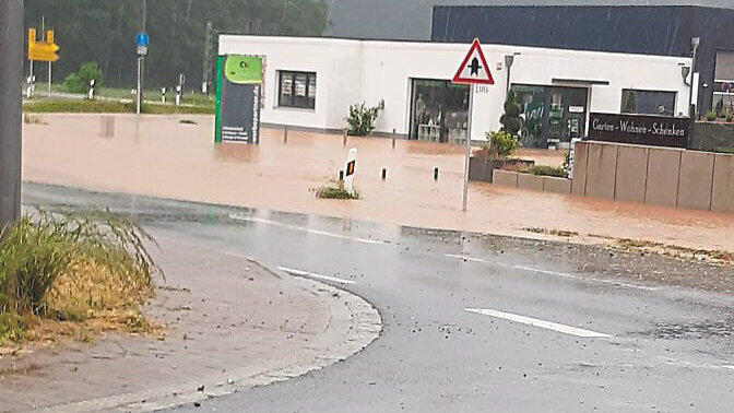 In Neufahrn stand ein Gewerbegebiet unter Wasser. In Neufahrn stand ein Gewerbegebiet unter Wasser.