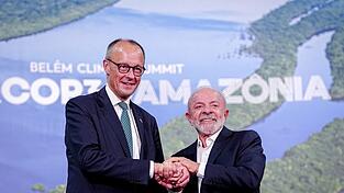 Merz hätte in eine Bar gehen, dort tanzen und die lokale Küche probieren sollen, sagte Lula Richtung Merz. (Archivbild) Merz hätte in eine Bar gehen, dort tanzen und die lokale Küche probieren sollen, sagte Lula Richtung Merz. (Archivbild)