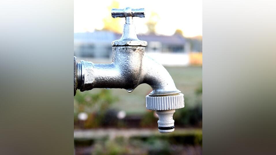 Auf Bewässerung mit Trinkwasser sollte möglichst verzichtet werden. Auf Bewässerung mit Trinkwasser sollte möglichst verzichtet werden.