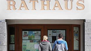 Vor allem in kleineren Gemeinden arbeiten ehrenamtliche B&uuml;rgermeister in den Rath&auml;usern. (Symbolbild)