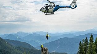 Der Junge wurde mit einer Winde in den Hubschrauber geholt. (Symbolbild)