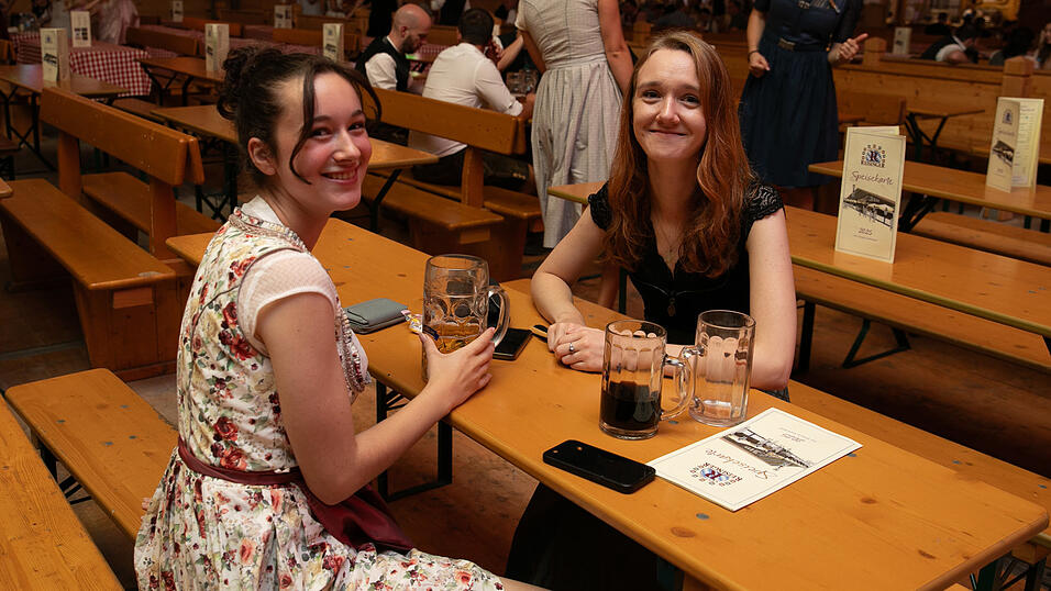Die Partybilder vom Dienstag, 12. August, aus dem Festzelt Reisinger. Die Partybilder vom Dienstag, 12. August, aus dem Festzelt Reisinger.