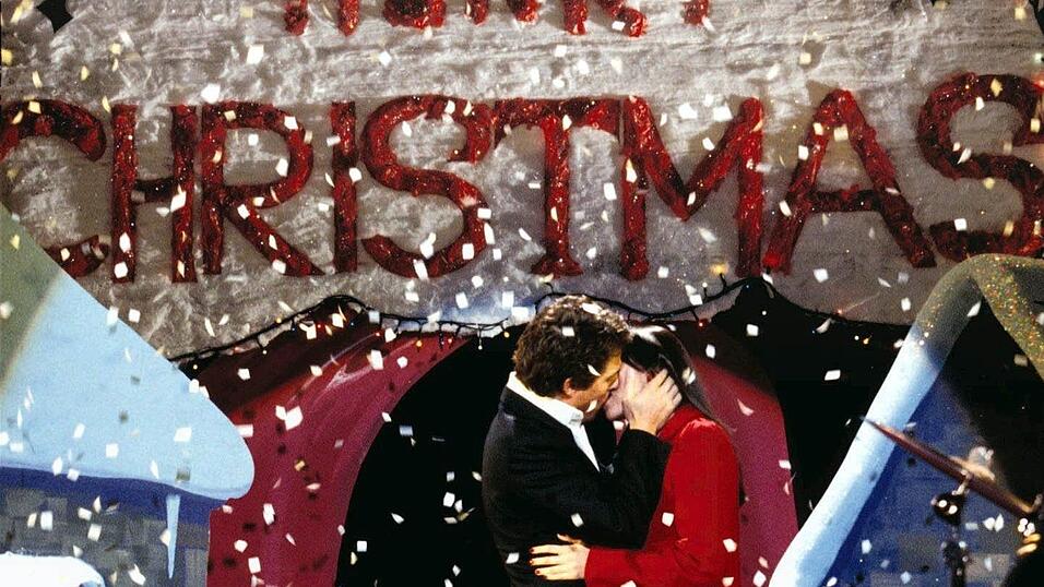 Gef&uuml;hlvoll, intelligent, charmant und mit unverwechselbarem britischen Humor steuern in dieser Liebeskom&ouml;die diverse Partnerbeziehungen auf einen gl&uuml;cklichen oder auch weniger gl&uuml;cklichen Punkt zu: Heiligabend.