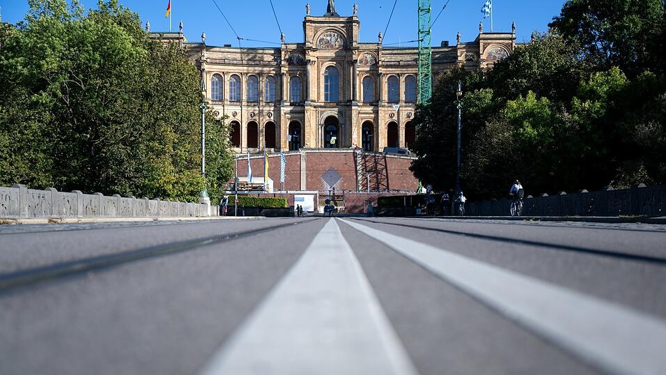 Das Maximilianeum in München ist in den nächsten fünf Jahren der Arbeitsplatz von insgesamt 203 Abgeordneten. 78 von ihnen wurden erstmals ins Parlament gewählt.