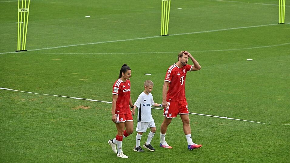 Harry Kane (r) ist nach dem WM-Urlaub zurück. Harry Kane (r) ist nach dem WM-Urlaub zurück.
