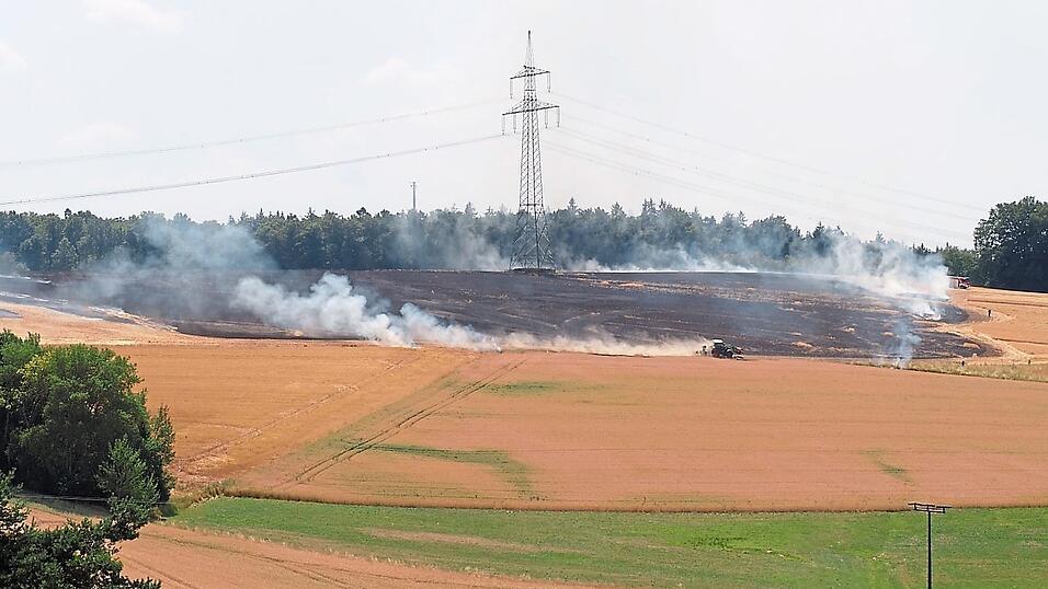 Der nächste Flächenbrand im Landkreis, hier bei Oberdingolfing.