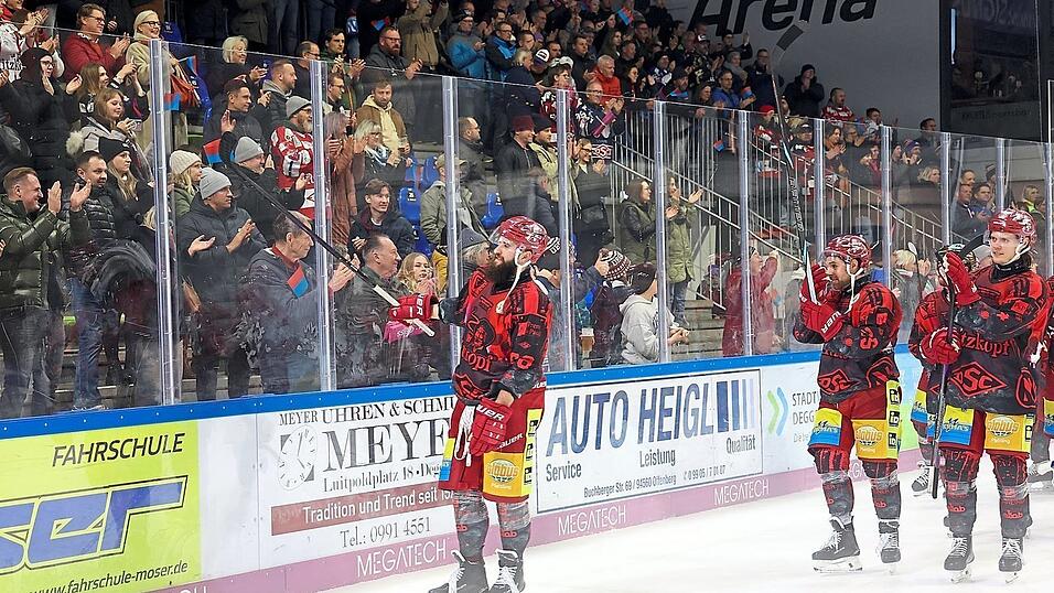 Im letzten Heimspiel vor der Deutschland-Cup-Pause konnten die DSC-ler mit ihren Fans einen Overtime-Sieg gegen Selb feiern, am Wochenende soll´s in Stuttgart und nach dem Heimderby gegen Passau wieder so sein.