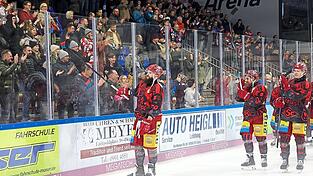 Im letzten Heimspiel vor der Deutschland-Cup-Pause konnten die DSC-ler mit ihren Fans einen Overtime-Sieg gegen Selb feiern, am Wochenende soll´s in Stuttgart und nach dem Heimderby gegen Passau wieder so sein. Im letzten Heimspiel vor der Deutschland-Cup-Pause konnten die DSC-ler mit ihren Fans einen Overtime-Sieg gegen Selb feiern, am Wochenende soll´s in Stuttgart und nach dem Heimderby gegen Passau wieder so sein.