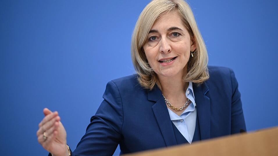 Die Gesundheitsministerin tritt Kritik an ihren Pl&auml;nen f&uuml;r die Pflegeversicherung entgegen. (Archivbild)