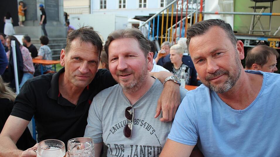 Viele Landshuter genossen ihren Freitagabend auf dem Bismarckplatzfest.