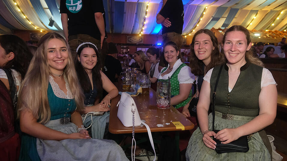 Die Partybilder vom Dienstag, 15. August 2023, aus dem Festzelt Wenisch. Die Partybilder vom Dienstag, 15. August 2023, aus dem Festzelt Wenisch.