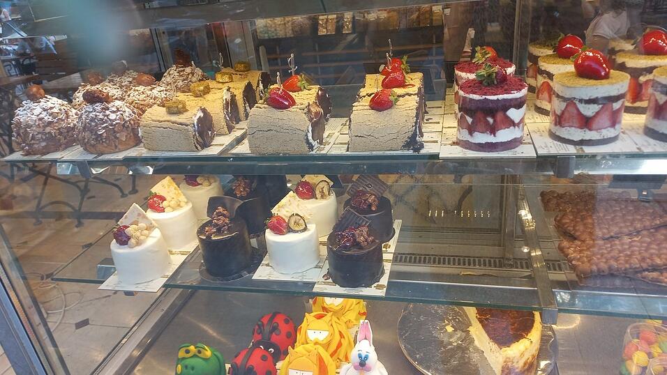 Leckeres Essen gibt es in Istanbul an allen Ecken und Enden der Stadt.