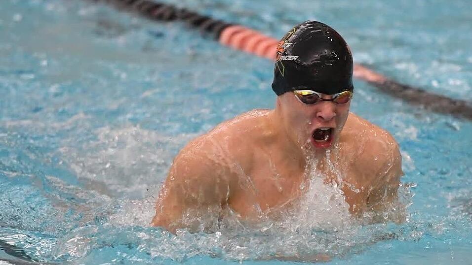 Fabian M&uuml;nch bei einem Wettkampf, der vor kurzem stattfand. Brustschwimmen und Freistil sind seine beiden Lieblingsdisziplinen.