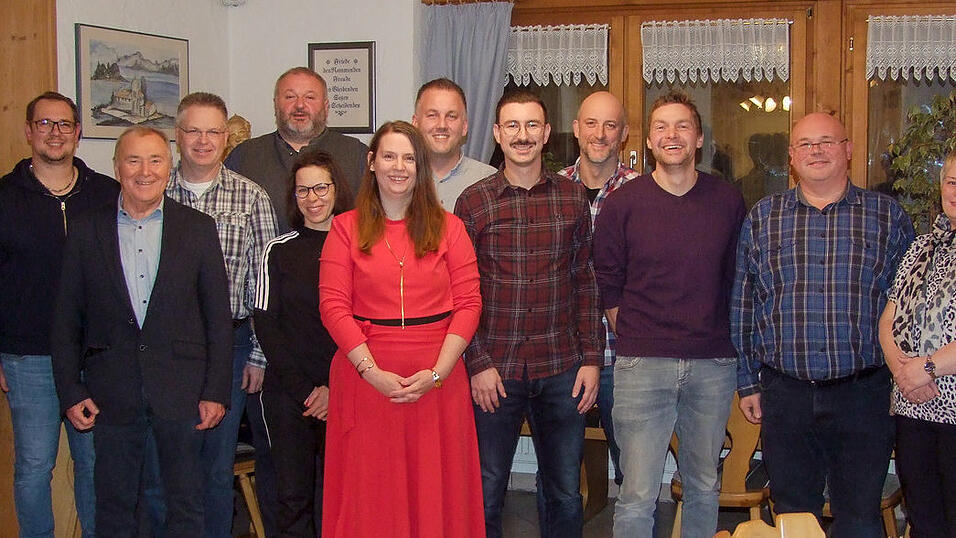 Kandidaten und Gäste (v.l.): Teisnacher Bürgermeister Daniel Graßl. Karl Brandl, Hermann Brandl, Ingo Wuttke, Andreas Menacher, Barbara Brandl, Nicole Freimuth, Stefan Neppl, Simon Muhr, Konrad Weiß, Matthias Vogl, Robert Trum, Sonja Pfeffer, Alexander Offermanns und Andreas Janich Kandidaten und Gäste (v.l.): Teisnacher Bürgermeister Daniel Graßl. Karl Brandl, Hermann Brandl, Ingo Wuttke, Andreas Menacher, Barbara Brandl, Nicole Freimuth, Stefan Neppl, Simon Muhr, Konrad Weiß, Matthias Vogl, Robert Trum, Sonja Pfeffer, Alexander Offermanns und Andreas Janich