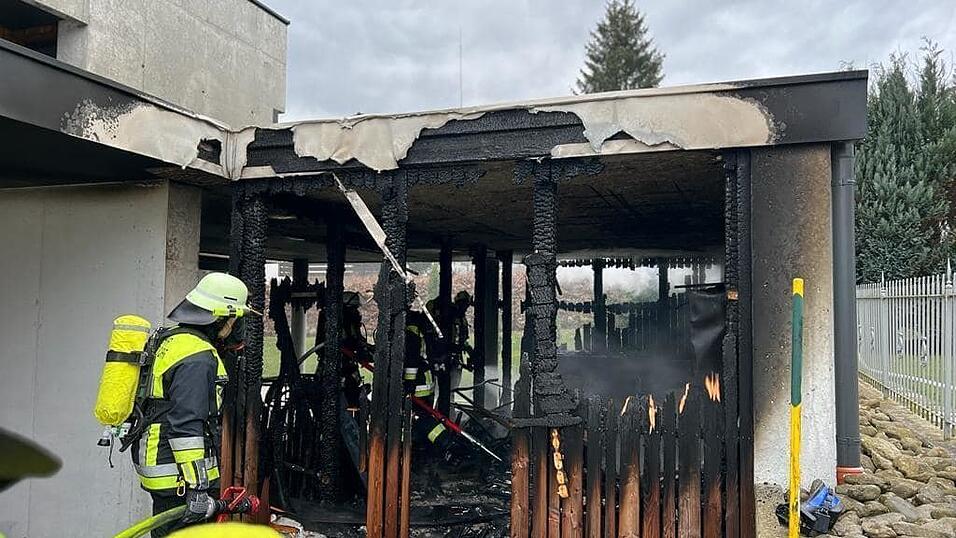 Der Anbau brannte komplett aus. Der Anbau brannte komplett aus.