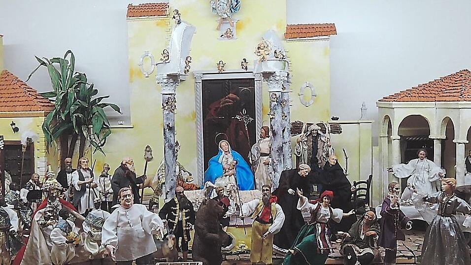 Krippe im neapolitanischen Stil, Figuren: historische Originale und Heide/Südtirol, Leihgabe Pfarrer Alfred Binder (Künzing). Krippe im neapolitanischen Stil, Figuren: historische Originale und Heide/Südtirol, Leihgabe Pfarrer Alfred Binder (Künzing).