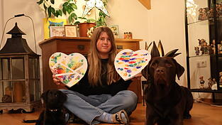 Senta Wimmer aus Haag an der Amper mit kleinem Bowie und Labrador Bruno.