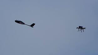 Mit ihren Drohnen versetzt die Ukraine der russischen Ölindustrie immer wieder schwere Schläge. (Archivbild) Mit ihren Drohnen versetzt die Ukraine der russischen Ölindustrie immer wieder schwere Schläge. (Archivbild)