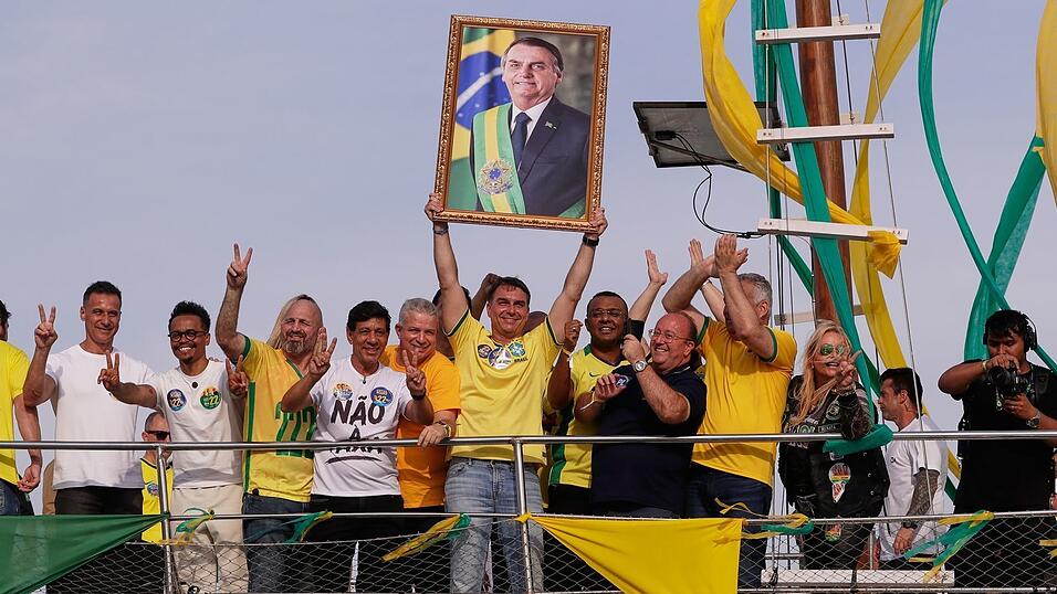 Fl&aacute;vio Bolsonaro k&uuml;ndigte im Wahlkampf eine Amnestie f&uuml;r seinen verurteilten Vater Jair an.