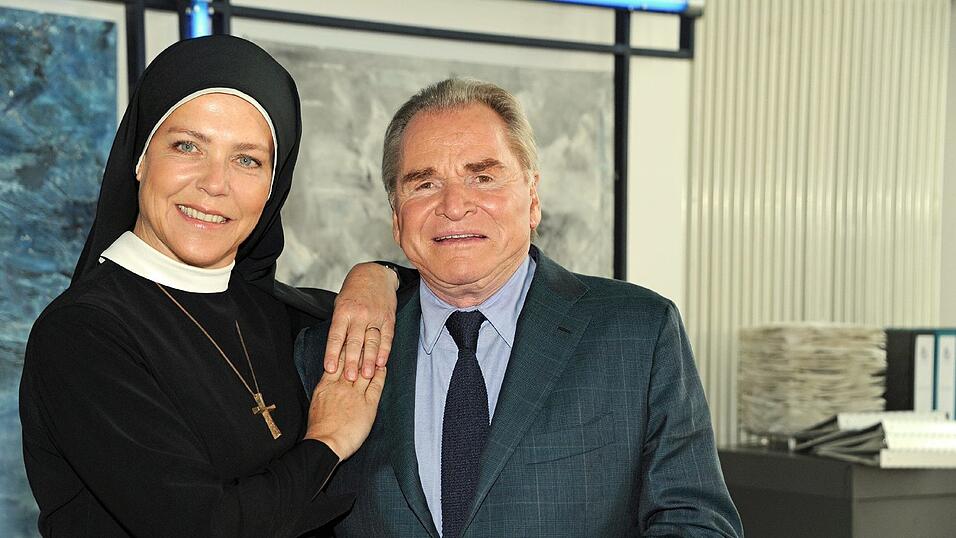 Am Dienstag werden sie sich ein letztes Mal in die Haare kriegen: B&uuml;rgermeister Wolfgang W&ouml;ller (Fritz Wepper) und Schwester Hanna (Janina Hartwig). (Archivbild)