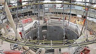 Rückbau im Kernkraftwerk Isar 1: Rund um den Reaktordruckbehälter sah man im Dezember 2024 noch die dicke Betonwand. Rückbau im Kernkraftwerk Isar 1: Rund um den Reaktordruckbehälter sah man im Dezember 2024 noch die dicke Betonwand.