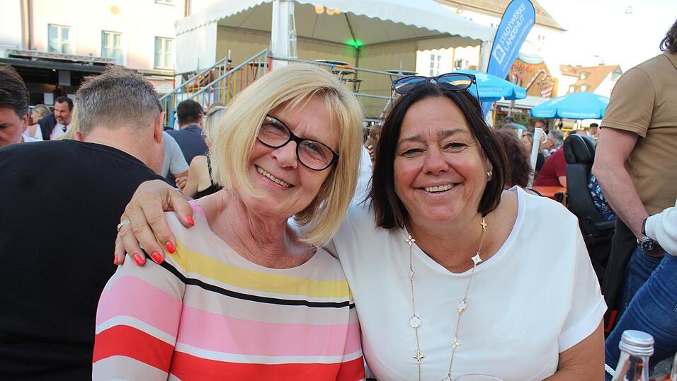 Viele Landshuter genossen ihren Freitagabend auf dem Bismarckplatzfest.