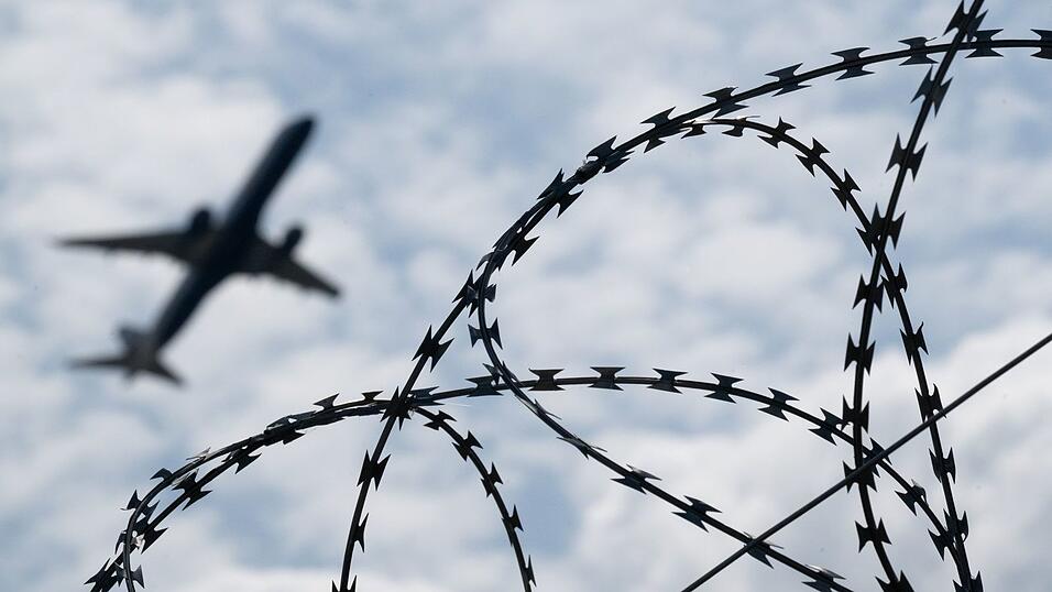 Seit der Machtübernahme der islamistischen Taliban in Kabul im August 2021 kam es zweimal zu Abschiebungen von Afghanen aus Deutschland.