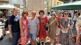 Das Team des Frauenhauses mit Rufbereitschaft und der F&ouml;rderverein Frauenhaus freuen sich &uuml;ber die vielen Spenden.