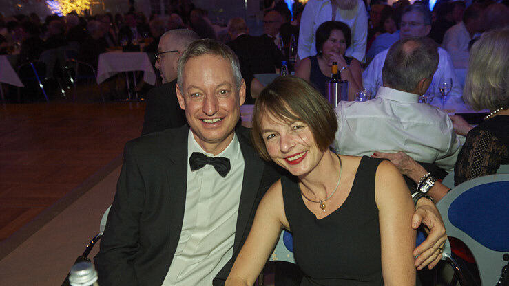 Die Metzgerzunft hat am Samstagabend in die Joseph-von-Fraunhofer-Halle eingeladen. Die Metzgerzunft hat am Samstagabend in die Joseph-von-Fraunhofer-Halle eingeladen.