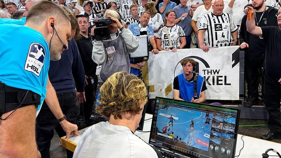 Die Überprüfung der letzten Szene des Derbys sorgte beim THW Kiel für Ärger und Unverständnis. Die Überprüfung der letzten Szene des Derbys sorgte beim THW Kiel für Ärger und Unverständnis.