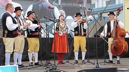 Die Gruppe „Domažlická dudácká muzika“ unter der Leitung von Josef Kuneš und Kamil Jindřich bei ihrem Auftritt.