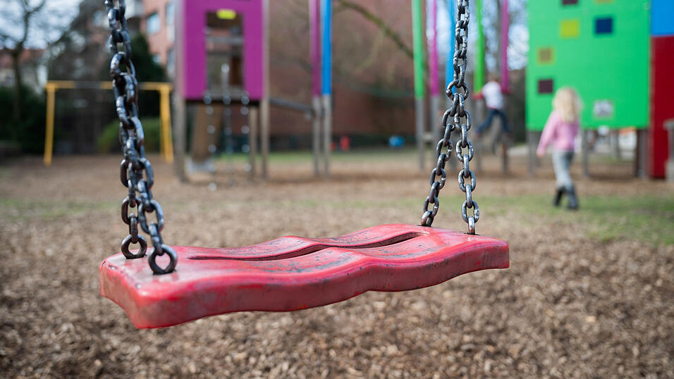 Mit der steigenden Einwohnerzahl kommen auch mehr Kinder nach Rudelzhausen. Aktuell gibt es zwar noch ein paar freie Plätze in den Kinderbetrauungseinrichtungen, doch der Bedarf ist vorhanden. Deshalb läuft auch das Verfahren für ein 'Kinderbetreuungszentrum Tegernbach'. Mit der steigenden Einwohnerzahl kommen auch mehr Kinder nach Rudelzhausen. Aktuell gibt es zwar noch ein paar freie Plätze in den Kinderbetrauungseinrichtungen, doch der Bedarf ist vorhanden. Deshalb läuft auch das Verfahren für ein 'Kinderbetreuungszentrum Tegernbach'.