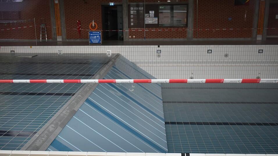 Der Stöpsel ist lange schon gezogen. Seit nunmehr fast eineinhalb Jahren ist der Badebetrieb in der Lehrschwimmhalle des Gabelsberger-Gymnasiums eingestellt. Könnte die Sanierung eine Alternative sein, um den Fortbestand des Hallenbades zu sichern? Zumindest ist eine solche jetzt ins Spiel gebracht.