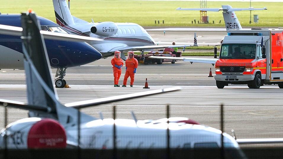 Drei infizierte Passagiere wurden mit zwei Spezialflugzeugen evakuiert.